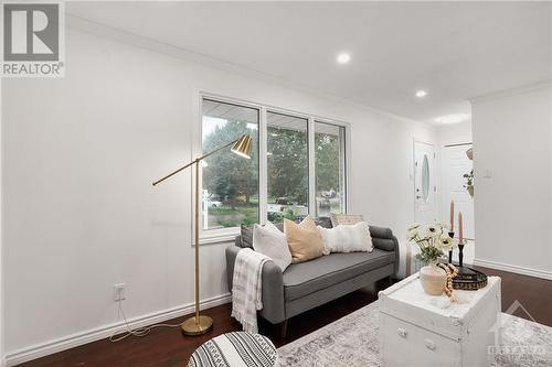 751 Boyle Drive, Woodstock, ON - Indoor Photo Showing Living Room