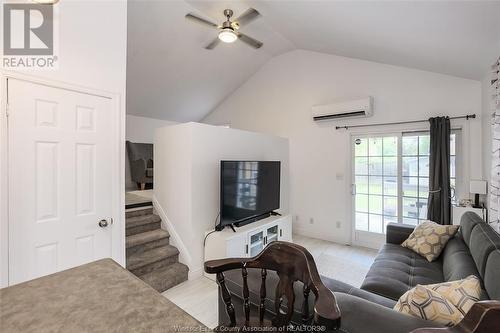 1728 Ford Boulevard, Windsor, ON - Indoor Photo Showing Living Room