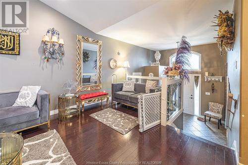 11484 Timber Bay, Windsor, ON - Indoor Photo Showing Living Room