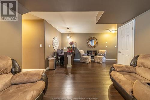 11484 Timber Bay, Windsor, ON - Indoor Photo Showing Living Room