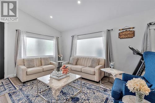 2585 Kenora Street, Windsor, ON - Indoor Photo Showing Living Room