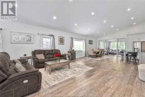 2585 Kenora Street, Windsor, ON - Indoor Photo Showing Living Room