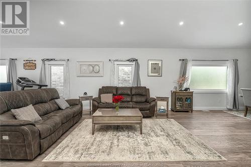 2585 Kenora Street, Windsor, ON - Indoor Photo Showing Living Room