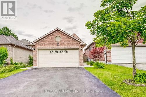 4 Silkwood Crescent, Brampton, ON - Indoor Photo Showing Living Room