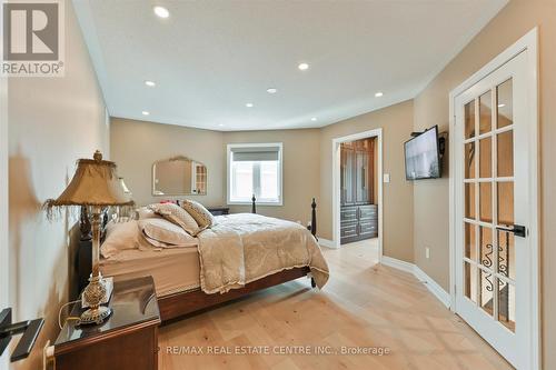 7044 Gablehurst Crescent, Mississauga, ON - Indoor Photo Showing Bedroom