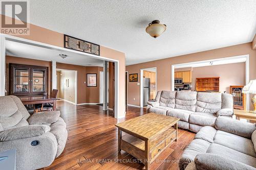 3 Mistycreek Crescent, Brampton (Fletcher'S Meadow), ON - Indoor Photo Showing Living Room