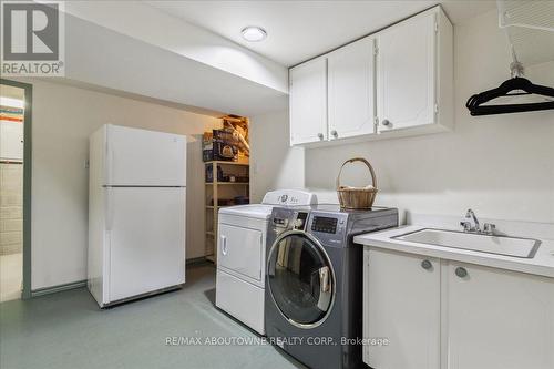 1450 Royal Oaks Road, Mississauga, ON - Indoor Photo Showing Laundry Room