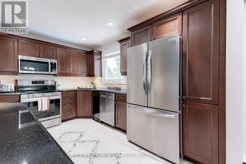 672 Maclaren Drive, Burlington, ON - Indoor Photo Showing Kitchen