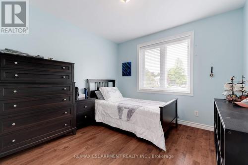 672 Maclaren Drive, Burlington, ON - Indoor Photo Showing Bedroom