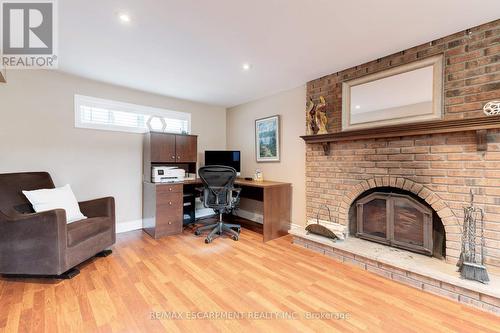 672 Maclaren Drive, Burlington, ON - Indoor Photo Showing Living Room With Fireplace