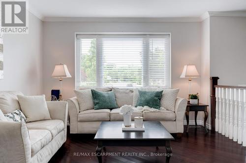 672 Maclaren Drive, Burlington, ON - Indoor Photo Showing Living Room