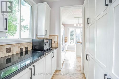 28 Misty Brook Crescent, Brampton, ON - Indoor Photo Showing Kitchen
