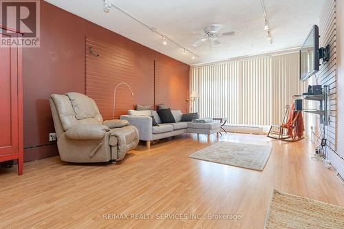 1652 Jane Street, Toronto, ON - Indoor Photo Showing Living Room