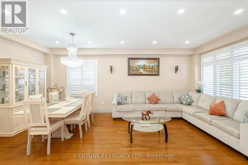 5 Huntspoint Drive, Brampton, ON - Indoor Photo Showing Living Room