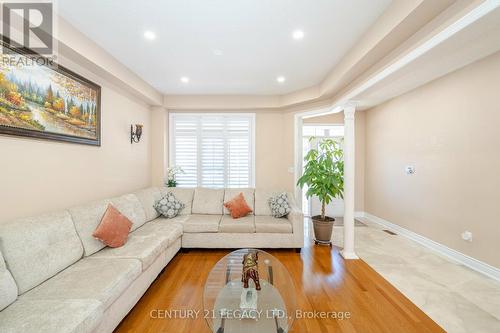 5 Huntspoint Drive, Brampton, ON - Indoor Photo Showing Living Room