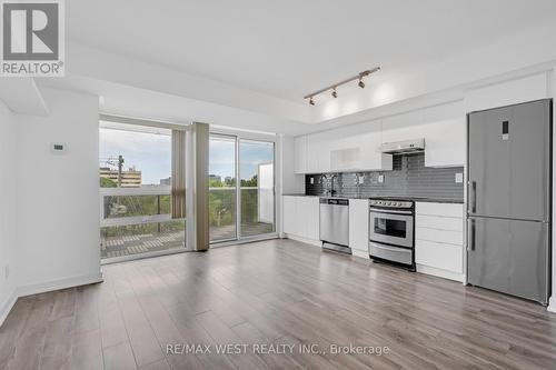 614 - 160 Flemington Road, Toronto, ON - Indoor Photo Showing Kitchen