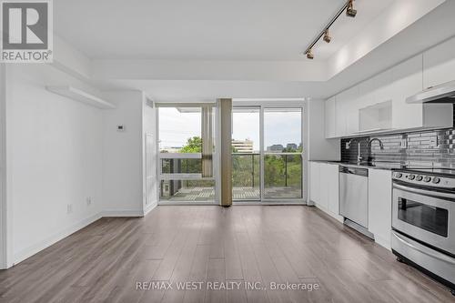 614 - 160 Flemington Road, Toronto, ON - Indoor Photo Showing Kitchen