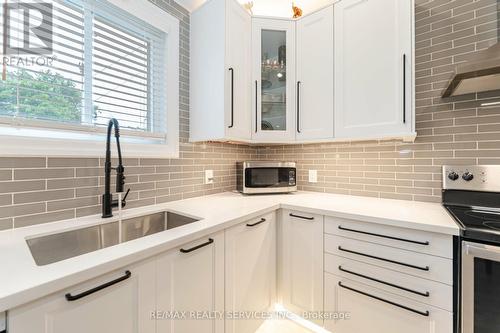 84 Clinton Street, Hamilton, ON - Indoor Photo Showing Kitchen With Upgraded Kitchen