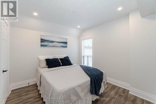 84 Clinton Street, Hamilton, ON - Indoor Photo Showing Bedroom