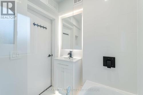 84 Clinton Street, Hamilton, ON - Indoor Photo Showing Bathroom