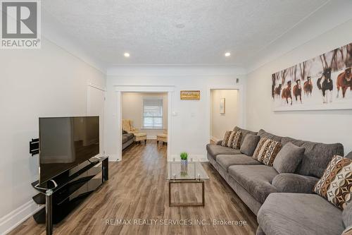 84 Clinton Street, Hamilton, ON - Indoor Photo Showing Living Room