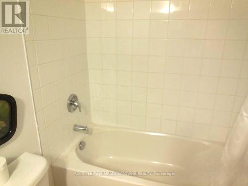 320 - 8 Harris Street, Cambridge, ON - Indoor Photo Showing Bathroom