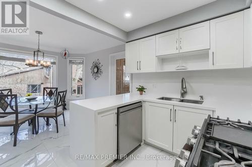 31 Stock Court, Cambridge, ON - Indoor Photo Showing Kitchen