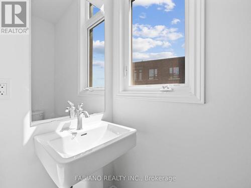 3 Quilico Road, Vaughan (Elder Mills), ON - Indoor Photo Showing Bathroom