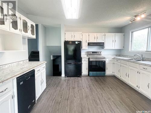 302 2Nd Street W, Meadow Lake, SK - Indoor Photo Showing Kitchen With Double Sink
