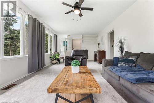 2640 Bruce Road 40, Saugeen Shores, ON - Indoor Photo Showing Living Room