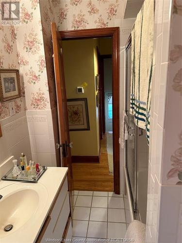 1843 Alexis Road, Windsor, ON - Indoor Photo Showing Bathroom