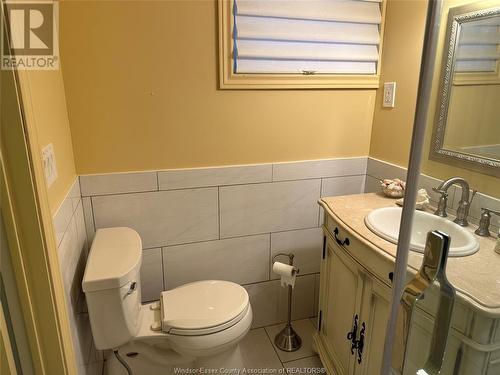 1843 Alexis Road, Windsor, ON - Indoor Photo Showing Bathroom