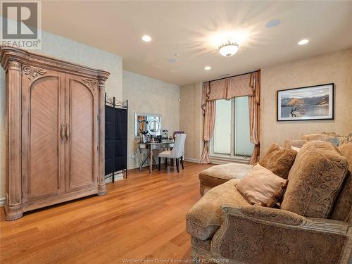 318 Crystal Bay Drive, Amherstburg, ON - Indoor Photo Showing Living Room