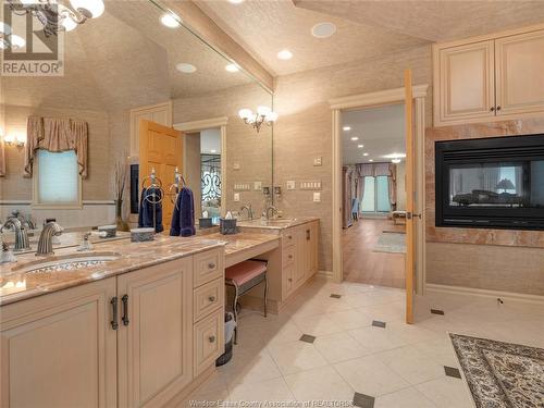 318 Crystal Bay Drive, Amherstburg, ON - Indoor Photo Showing Bathroom