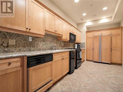 318 Crystal Bay Drive, Amherstburg, ON - Indoor Photo Showing Kitchen