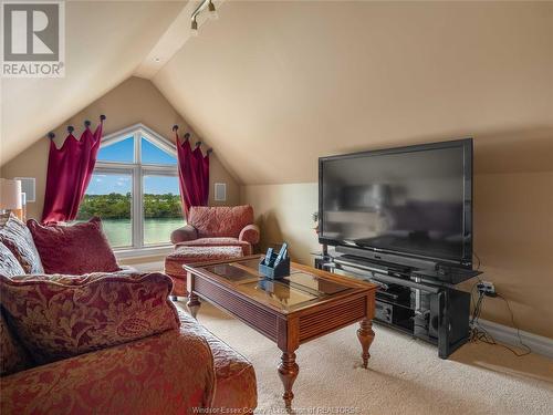 318 Crystal Bay Drive, Amherstburg, ON - Indoor Photo Showing Living Room