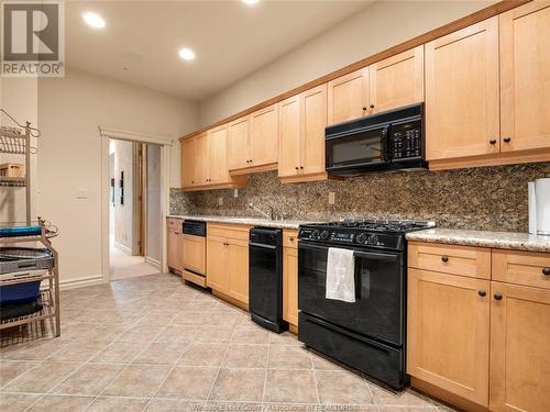 318 Crystal Bay Drive, Amherstburg, ON - Indoor Photo Showing Kitchen