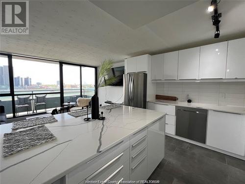 111 Riverside Drive East Unit# 1415, Windsor, ON - Indoor Photo Showing Kitchen