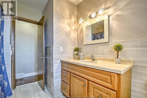 530 Victory Street, Lasalle, ON - Indoor Photo Showing Bathroom