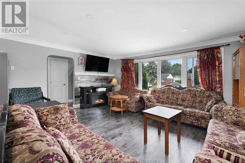 2540 Dominion Boulevard, Windsor, ON - Indoor Photo Showing Living Room With Fireplace