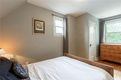 133 Bond Street N, Hamilton, ON - Indoor Photo Showing Bedroom