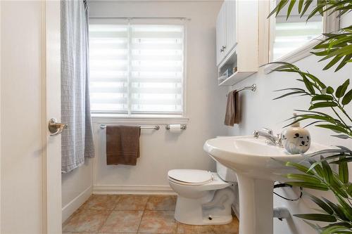 133 Bond Street N, Hamilton, ON - Indoor Photo Showing Bathroom
