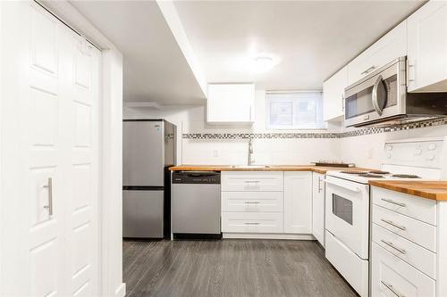 133 Bond Street N, Hamilton, ON - Indoor Photo Showing Kitchen