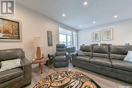 315 3581 Evans Court, Regina, SK - Indoor Photo Showing Living Room