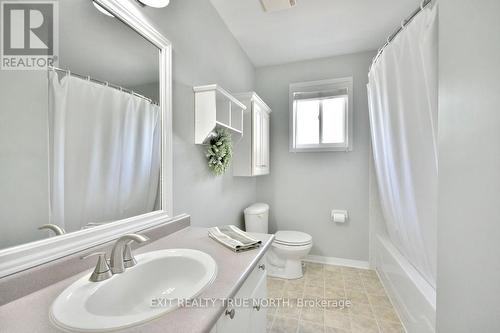 30 Red Oak Drive, Barrie, ON - Indoor Photo Showing Bathroom