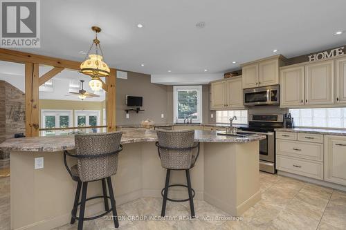 61 Highland Drive, Oro-Medonte, ON - Indoor Photo Showing Kitchen