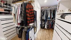 Walkin Closet - 