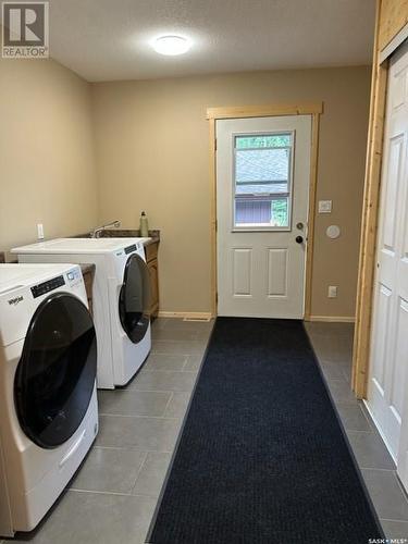 1411 Minayik Crescent, Lac La Ronge, SK - Indoor Photo Showing Laundry Room