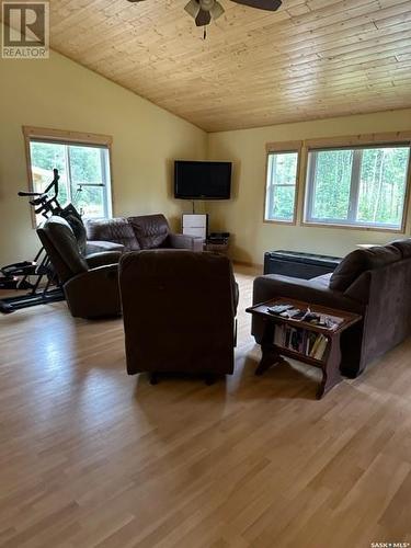 1411 Minayik Crescent, Lac La Ronge, SK - Indoor Photo Showing Living Room