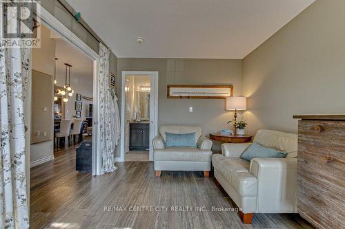 402 Larry Street, Central Elgin, ON - Indoor Photo Showing Living Room